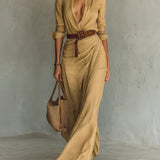 Vestido longo cintado com mangas longas e lapelas