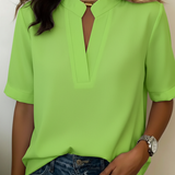 Maria | Blusa Chic com Decote em V e Detalhe Dourado