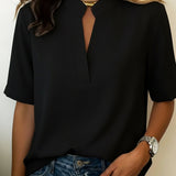 Maria | Blusa Chic com Decote em V e Detalhe Dourado