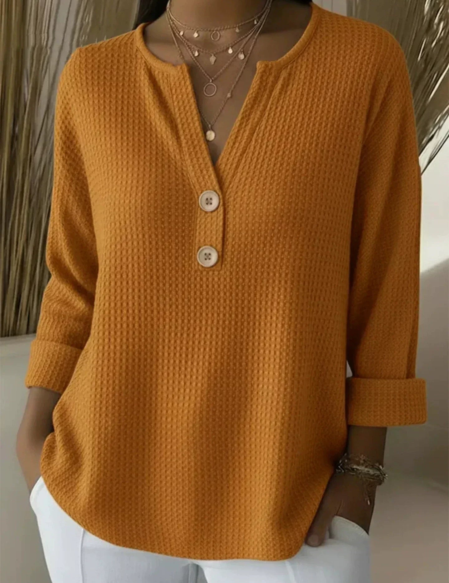 Lucía | Camiseta Henley Gofrada com Botões