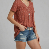 Trisha™ | T-shirt floral com decote em V