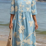 Vestido informal de mulher com estampado floral.