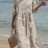 Vestido informal de mulher com estampado floral.