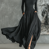 Marion | Conjunto Preto com Gola Alta & Saia Plissada Fluida