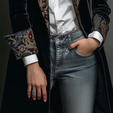 Octavia | Blazer Ajustado com Detalhes Barrocos