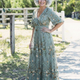 Élodie | Vestido maxi bordado com decote em V